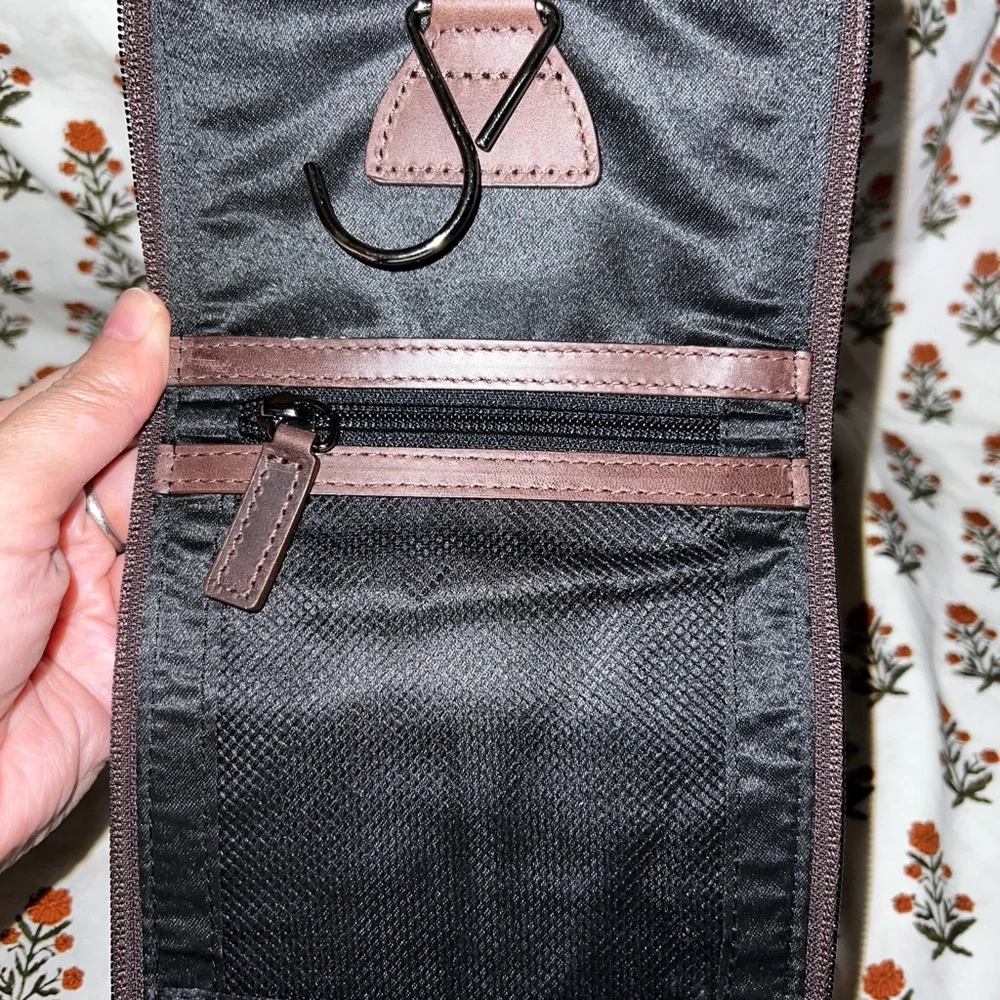 NO MONOGRAM! NWT Mark & Graham Hanging Toiletry Bag Dopp Kit - Graham in Rustic - Picture 9 of 9